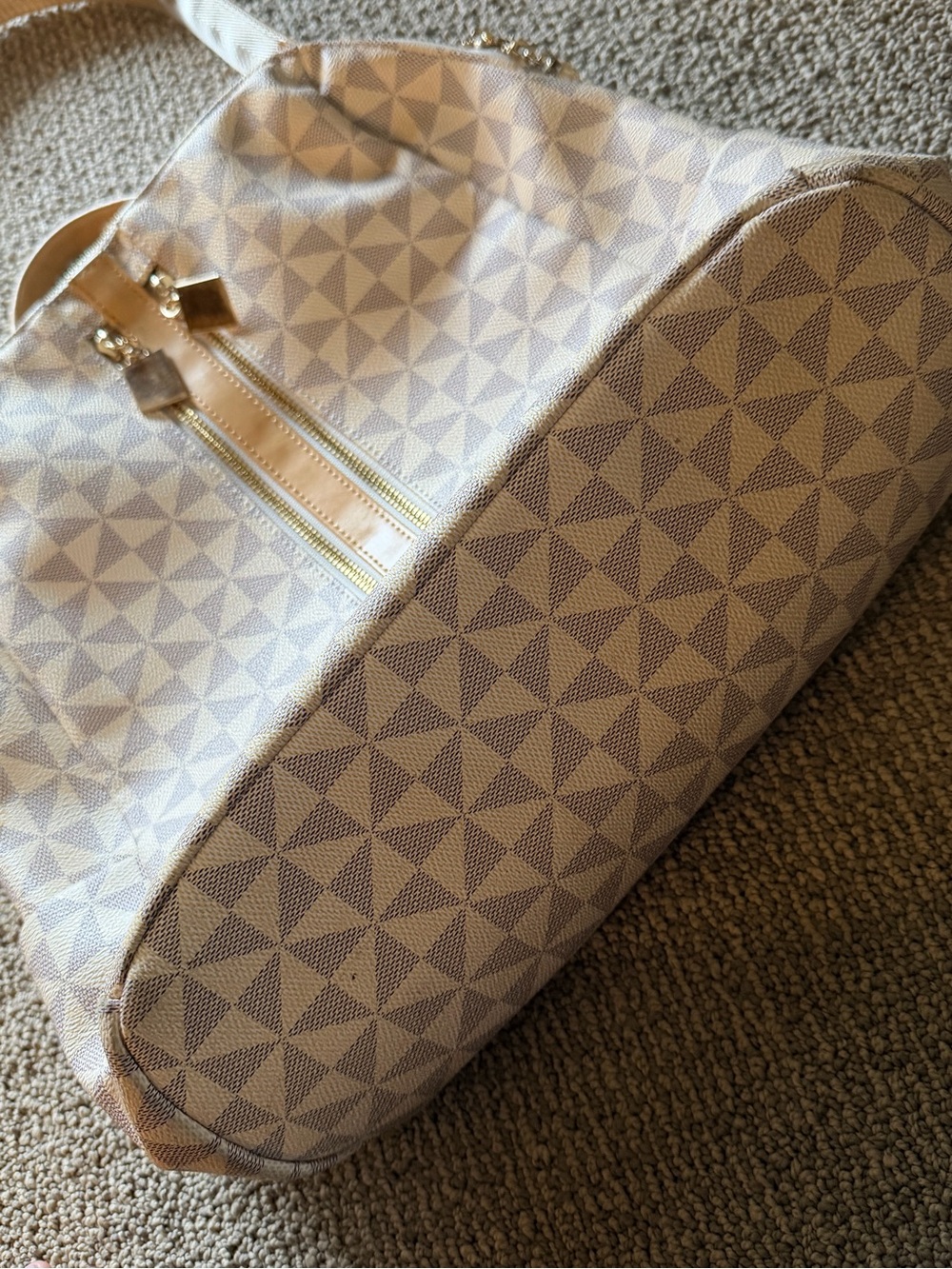 Handbag - Picture 3 of 4